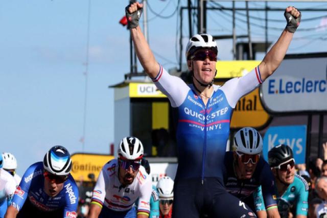 Fabio Jakobsen wint etappe in debuut Tour de France